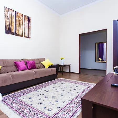 Nezavisimosti 13 Apartment