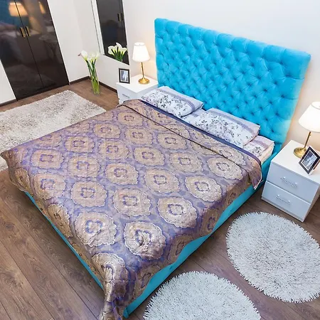 Nezavisimosti 13 Apartment *
