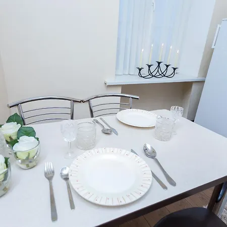 Apartment Nezavisimosti 13 *