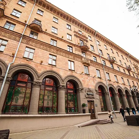 Nezavisimosti 13 Apartment